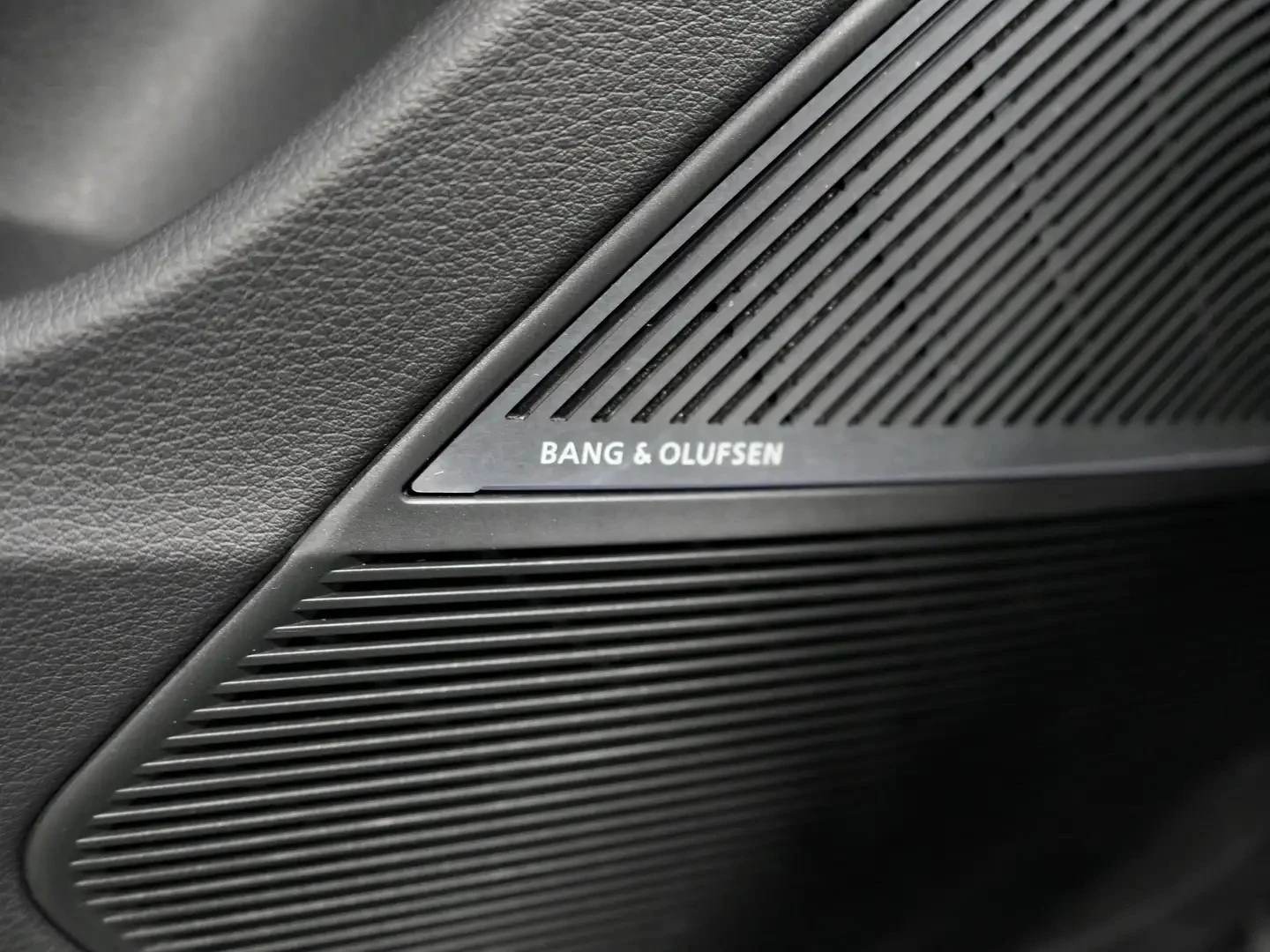 Audi SQ8 QUATTRO PREMIUM PLUS* HUD* 360* МАСАЖИ, снимка 16 - Автомобили и джипове - 55624863