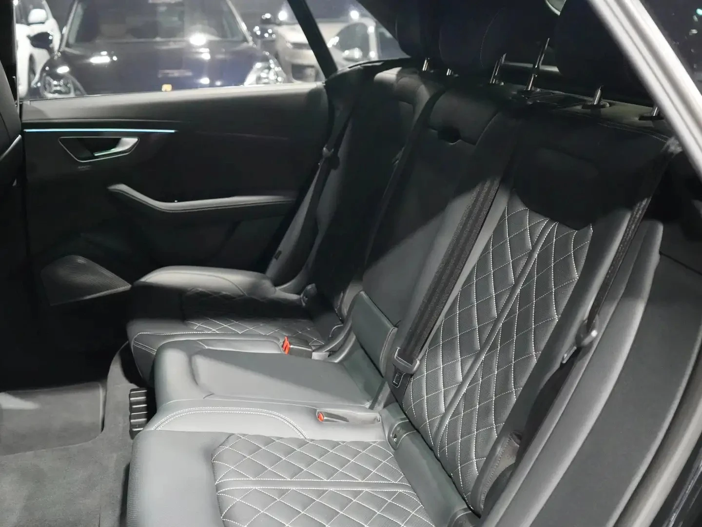 Audi SQ8 QUATTRO PREMIUM PLUS* HUD* 360* МАСАЖИ, снимка 8 - Автомобили и джипове - 55624863