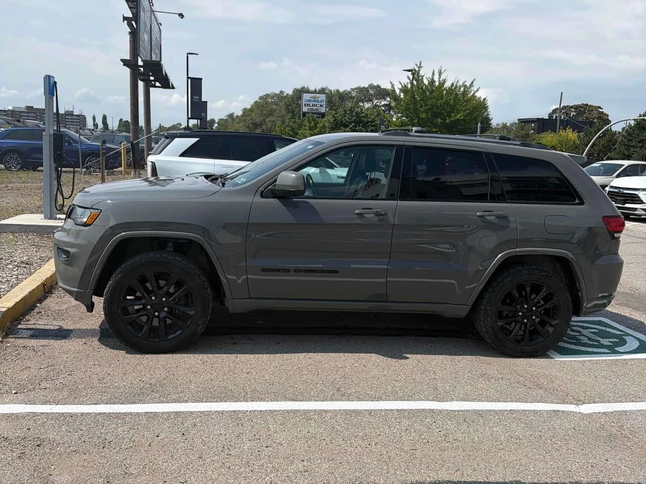 Jeep Grand cherokee Altitude | CARFAX | БЕЗ ИНЦИДЕНТИ, снимка 3 - Автомобили и джипове - 55793395