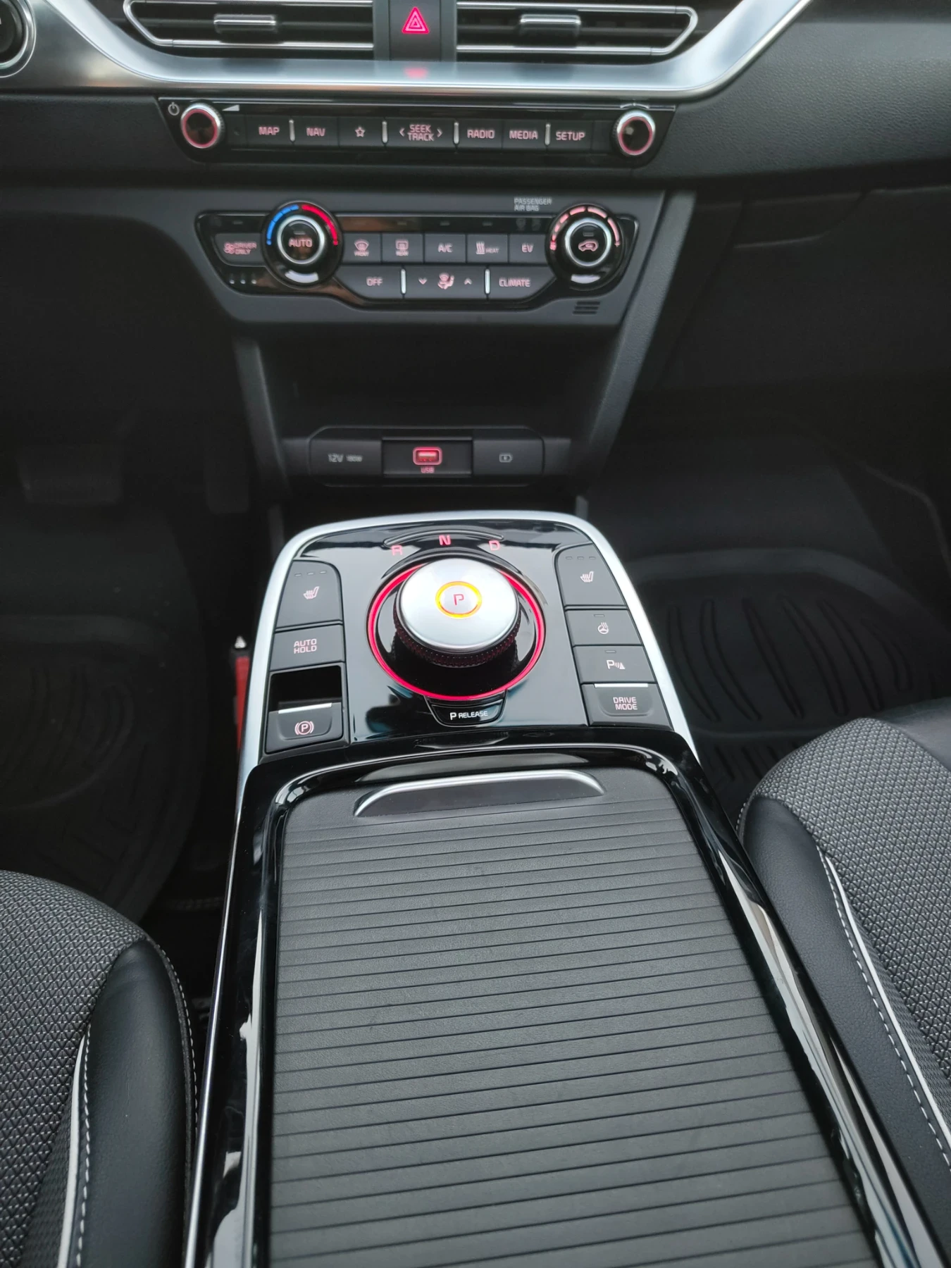 Kia Niro 65kWh/SOH100%/KIA CONNECT, снимка 10 - Автомобили и джипове - 56044044