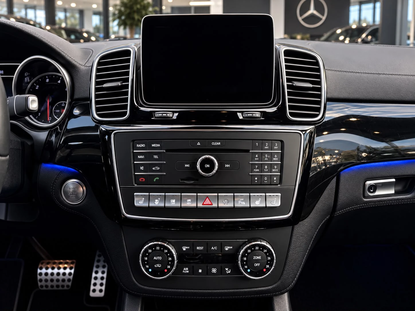 Mercedes-Benz GLE 43 AMG CHROME PACK* PANORAMA* MASSAGES* BANG&OLUFSEN* FUL, снимка 10 - Автомобили и джипове - 56216037