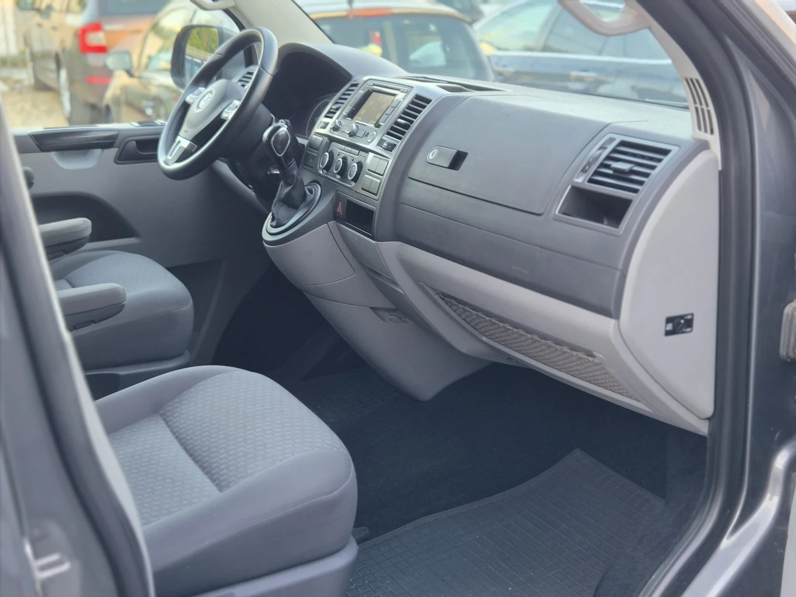 VW Caravelle 2.0TDI AUTOMAT , снимка 13 - Бусове и автобуси - 55304933