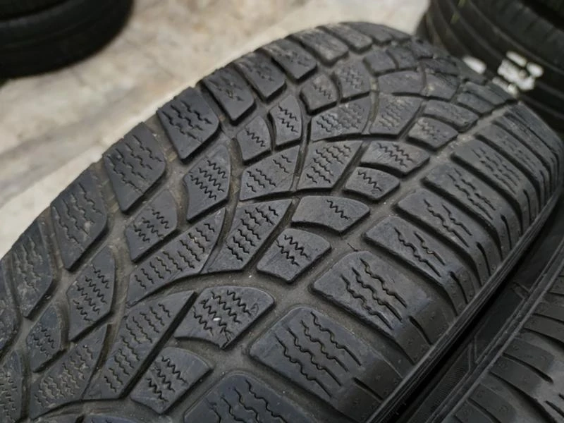 Гуми Зимни 205/60R16, снимка 1 - Гуми и джанти - 32378200