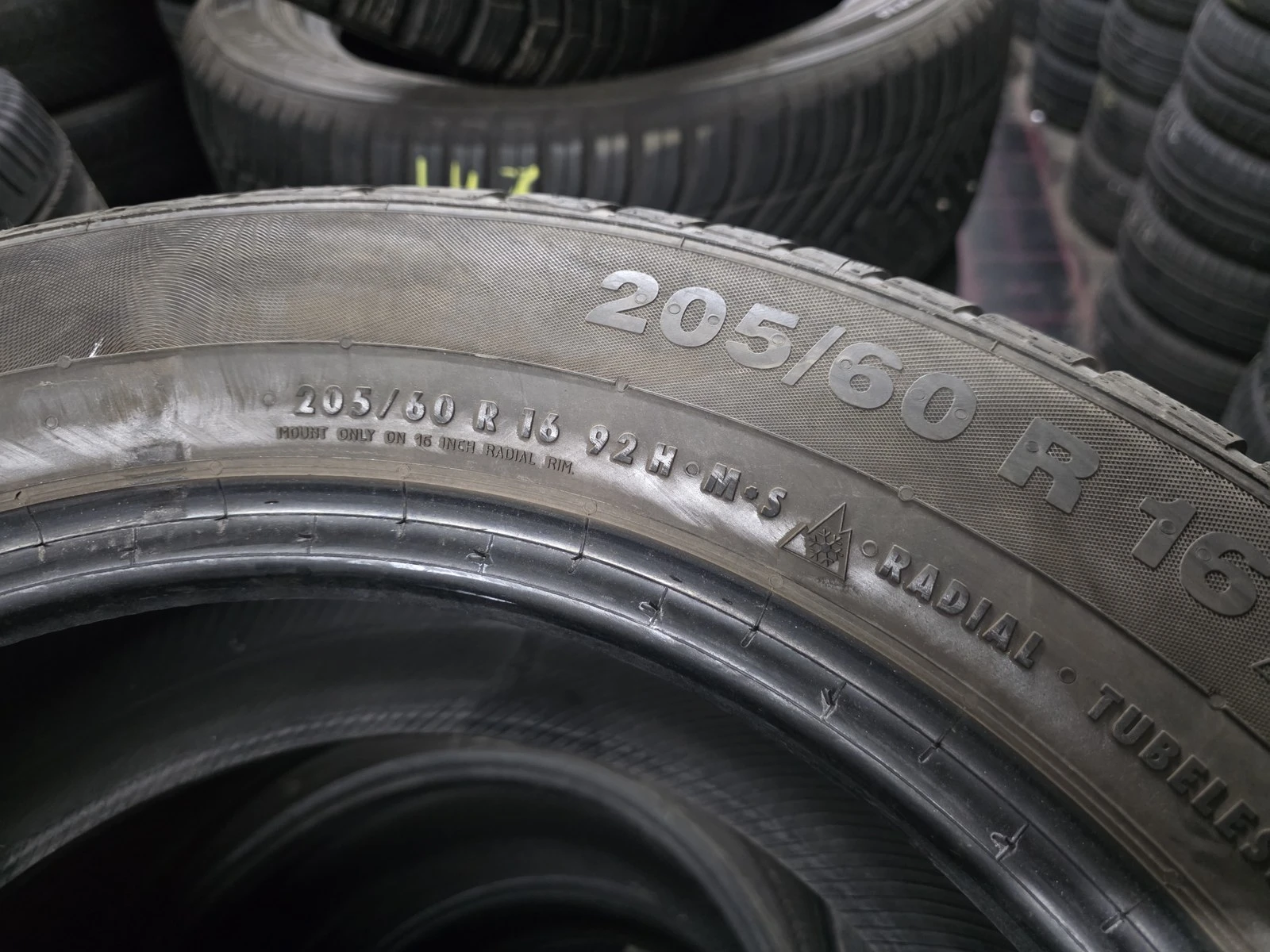 Гуми Зимни 225/50R17, снимка 11 - Гуми и джанти - 56725018