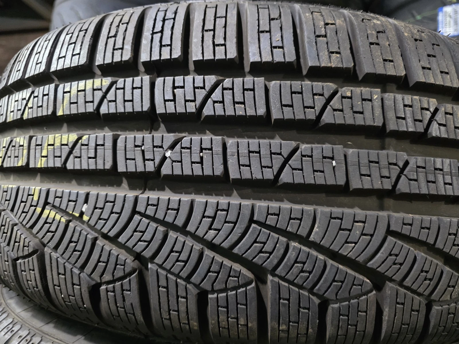 Гуми Зимни 225/50R17