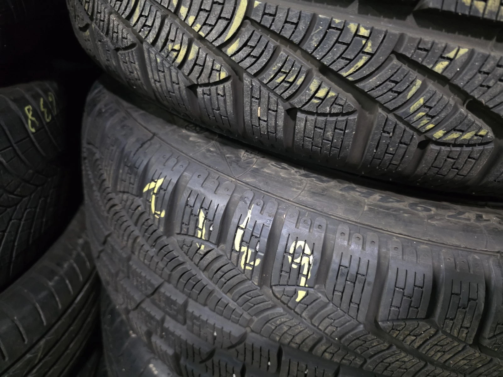 Гуми Зимни 225/50R17, снимка 10 - Гуми и джанти - 56725018