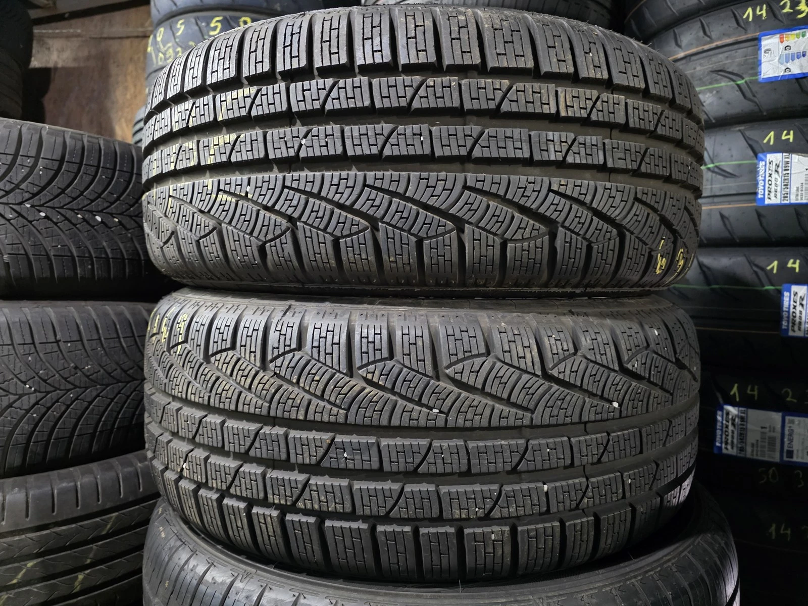 Гуми Зимни 225/50R17, снимка 3 - Гуми и джанти - 56725018