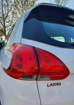 Peugeot 2008 1.2i Pure Tech 97хил.км!, снимка 7