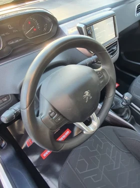Peugeot 2008 1.2i Pure Tech 97хил.км!, снимка 15
