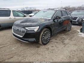 Audi E-Tron Premium Plus, снимка 2 - Автомобили и джипове - 53620159