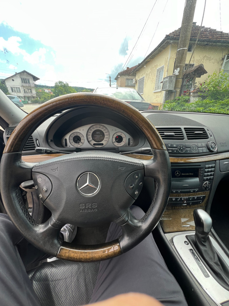 Mercedes-Benz E 320, снимка 4 - Автомобили и джипове - 46274541