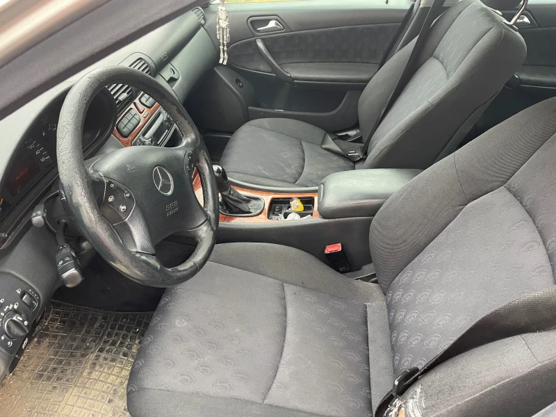 Mercedes-Benz C 200, снимка 7 - Автомобили и джипове - 51911914