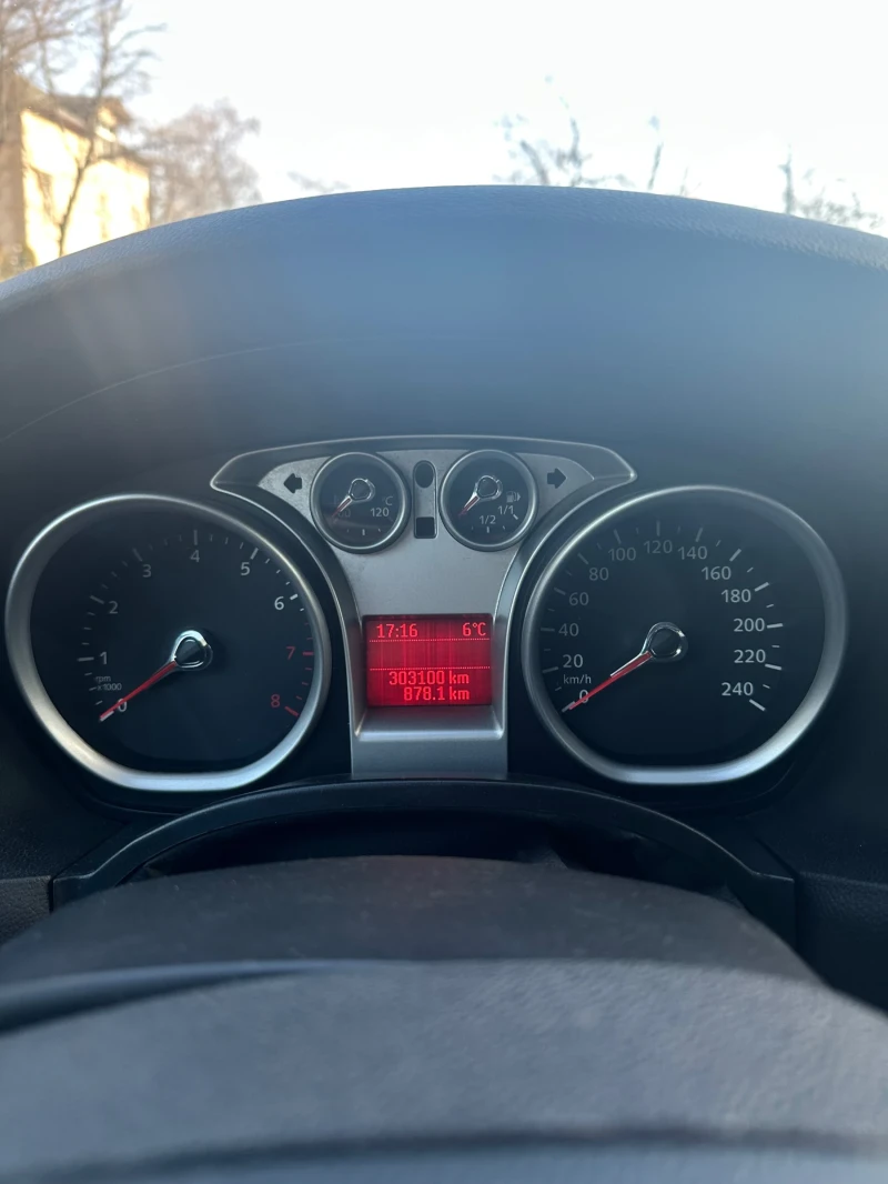 Ford Focus 2.0, снимка 6 - Автомобили и джипове - 52857543