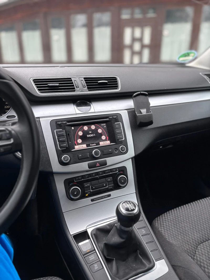 VW Passat 2.0TDI BLUEMOTION, снимка 10 - Автомобили и джипове - 52905280
