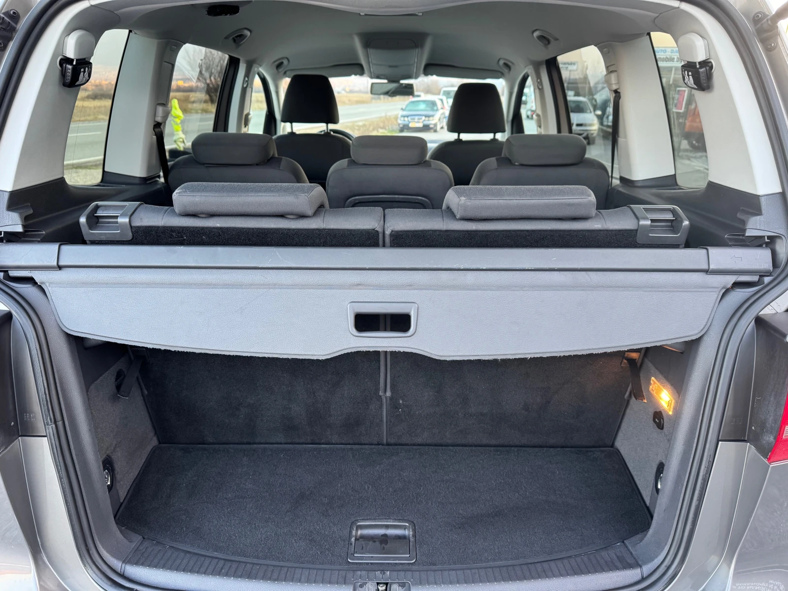 VW Touran 1.6TDi DSG 7 места | Mobile.bg — изображение 12