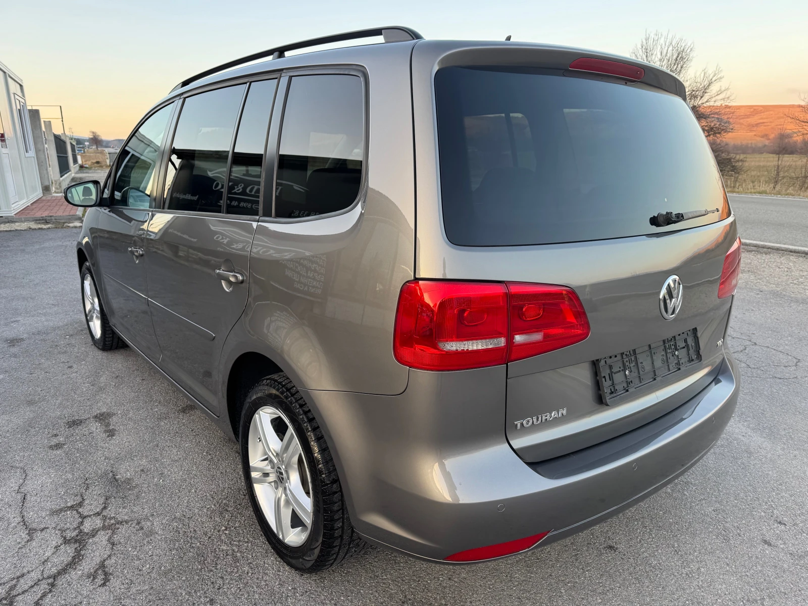 VW Touran 1.6TDi DSG 7 места - изображение 4