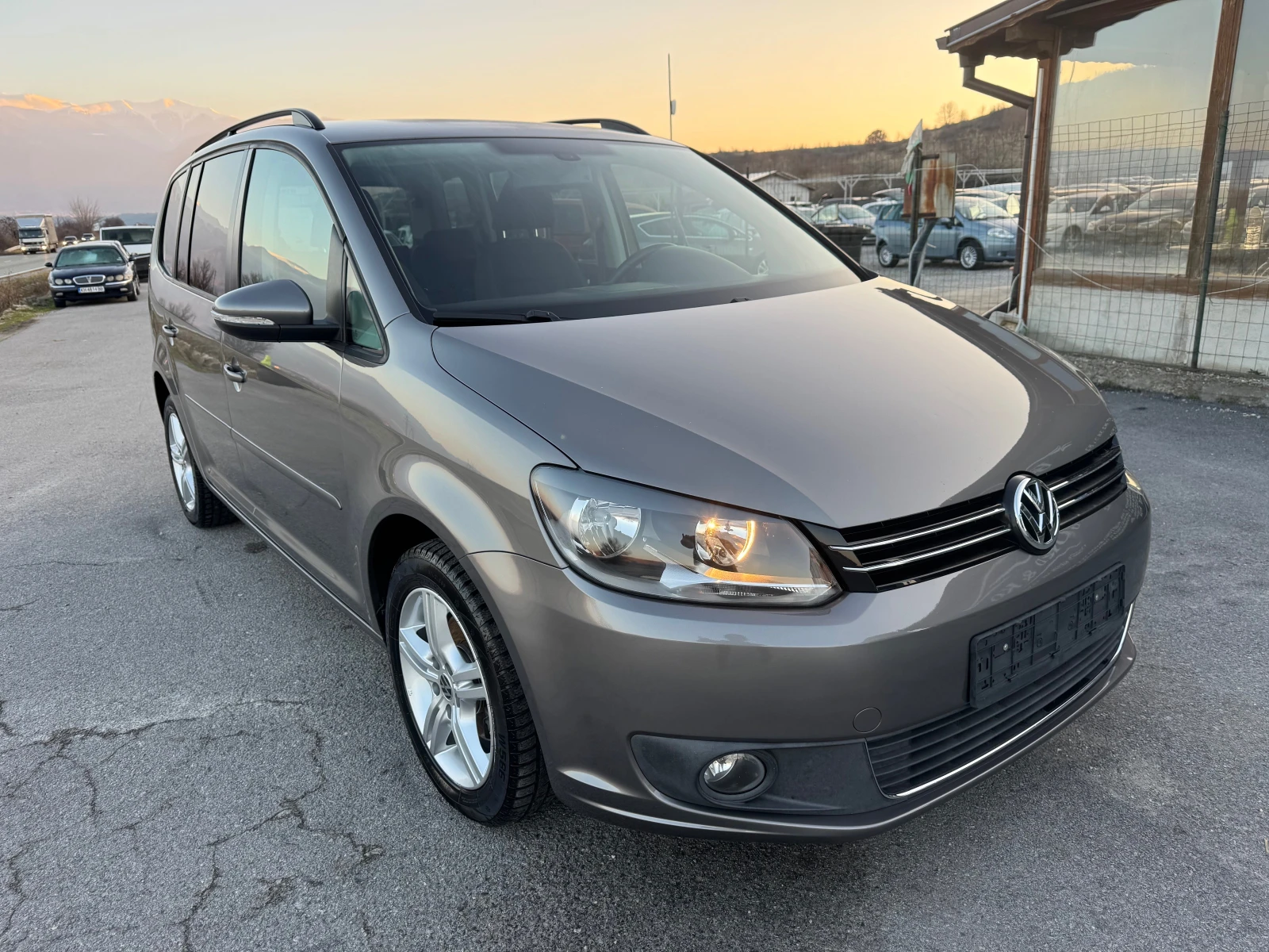 VW Touran 1.6TDi DSG 7 места - изображение 3