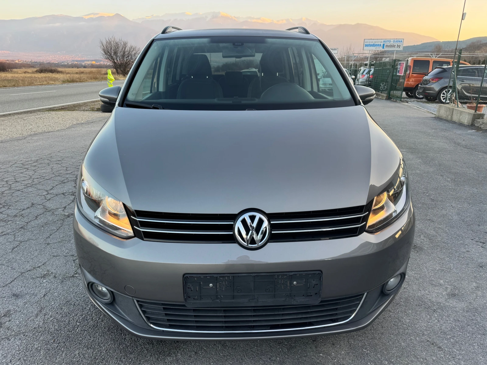 VW Touran 1.6TDi DSG 7 места - изображение 2