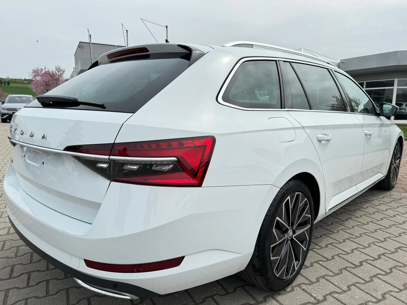 Skoda Superb 2.0 TDI L&K DSG Pano ОБДУХВ MASSAGE Печка #iCarbg - изображение 3
