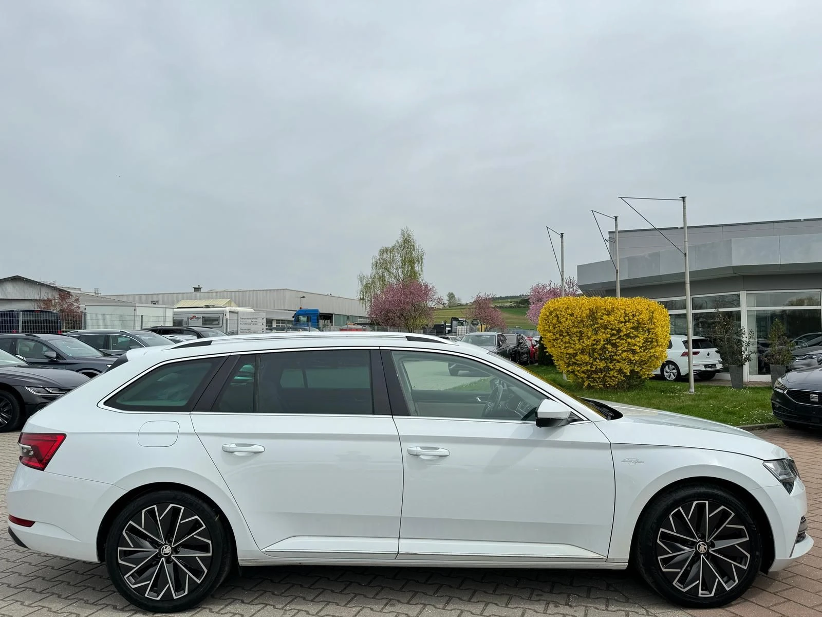 Skoda Superb 2.0 TDI L&K DSG Pano ОБДУХВ MASSAGE Печка #iCarbg - изображение 5