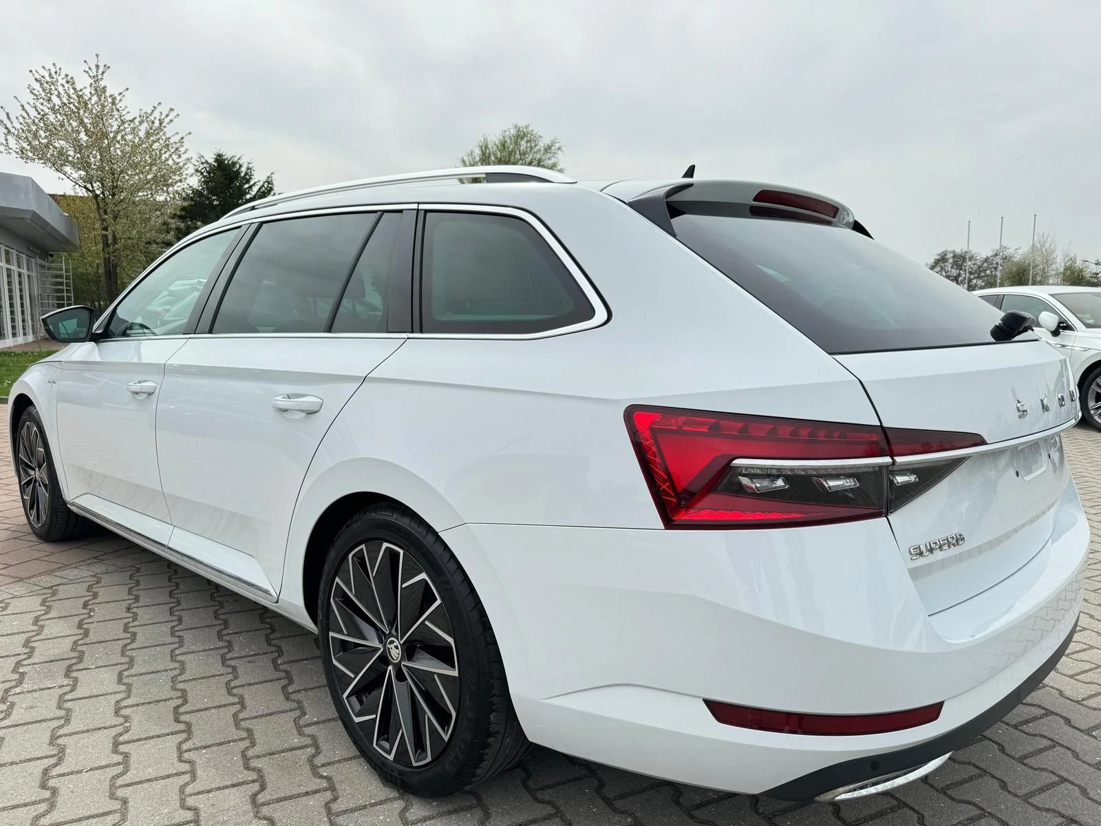 Skoda Superb 2.0 TDI L&K DSG Pano ОБДУХВ MASSAGE Печка #iCarbg - изображение 4
