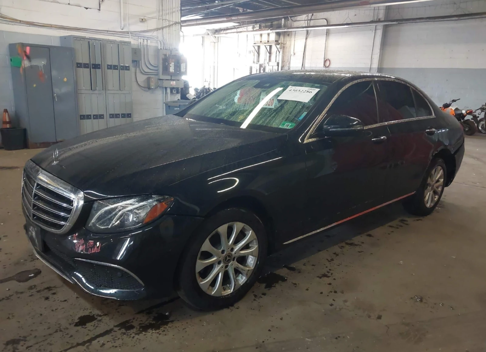 Mercedes-Benz E 300 4MATIC, клип двигател*  - изображение 2