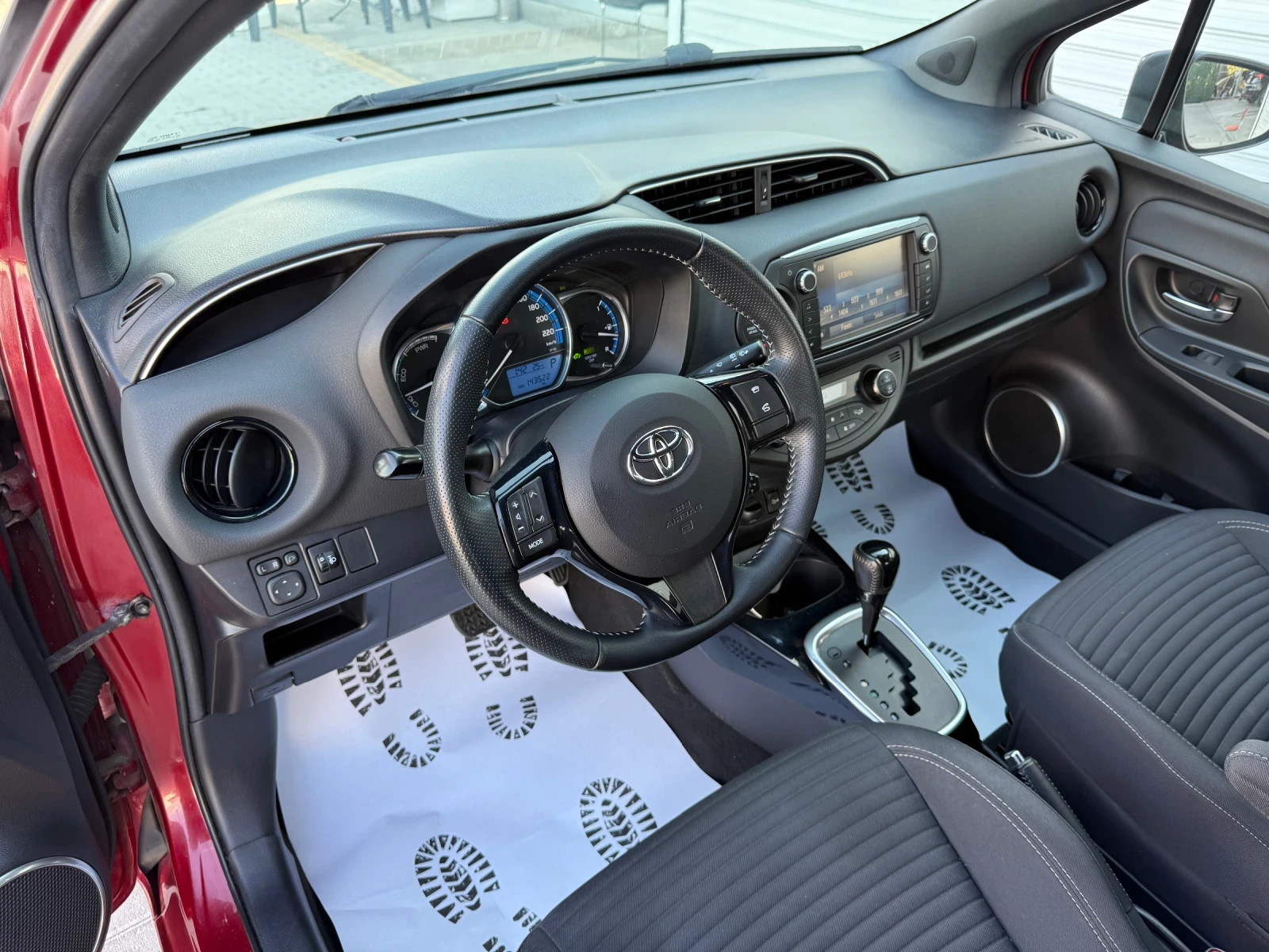 Toyota Yaris 1.5iHybrid/Automatic/NAVI/EVRO6/ - изображение 9