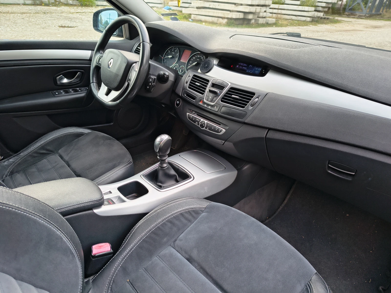Renault Laguna 2.0i 6ск - изображение 8