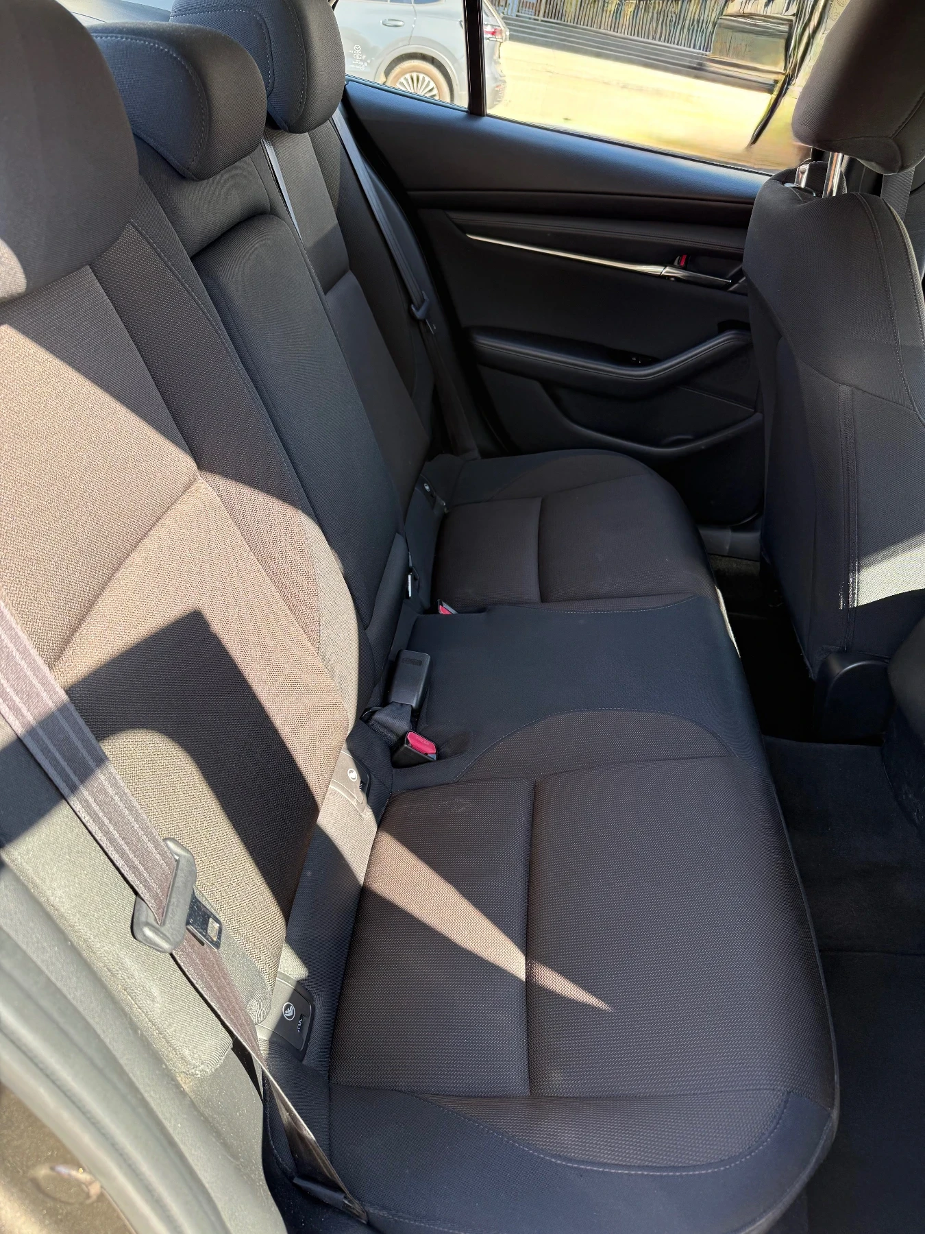 Mazda 3 2.5 Skyactiv, снимка 9 - Автомобили и джипове - 54028194