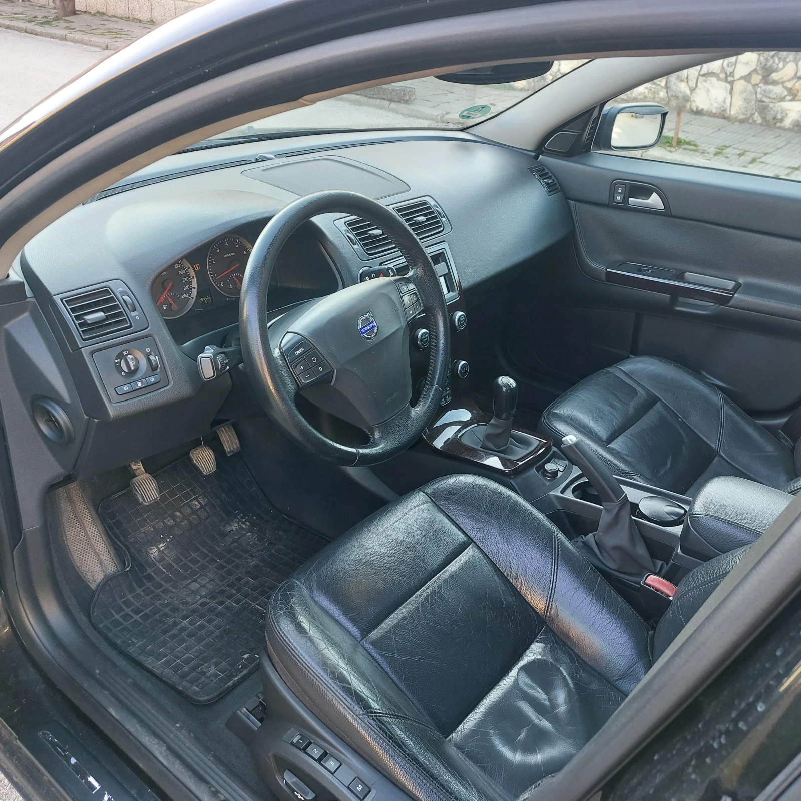 Volvo S40 2.4 i-LPG - изображение 9