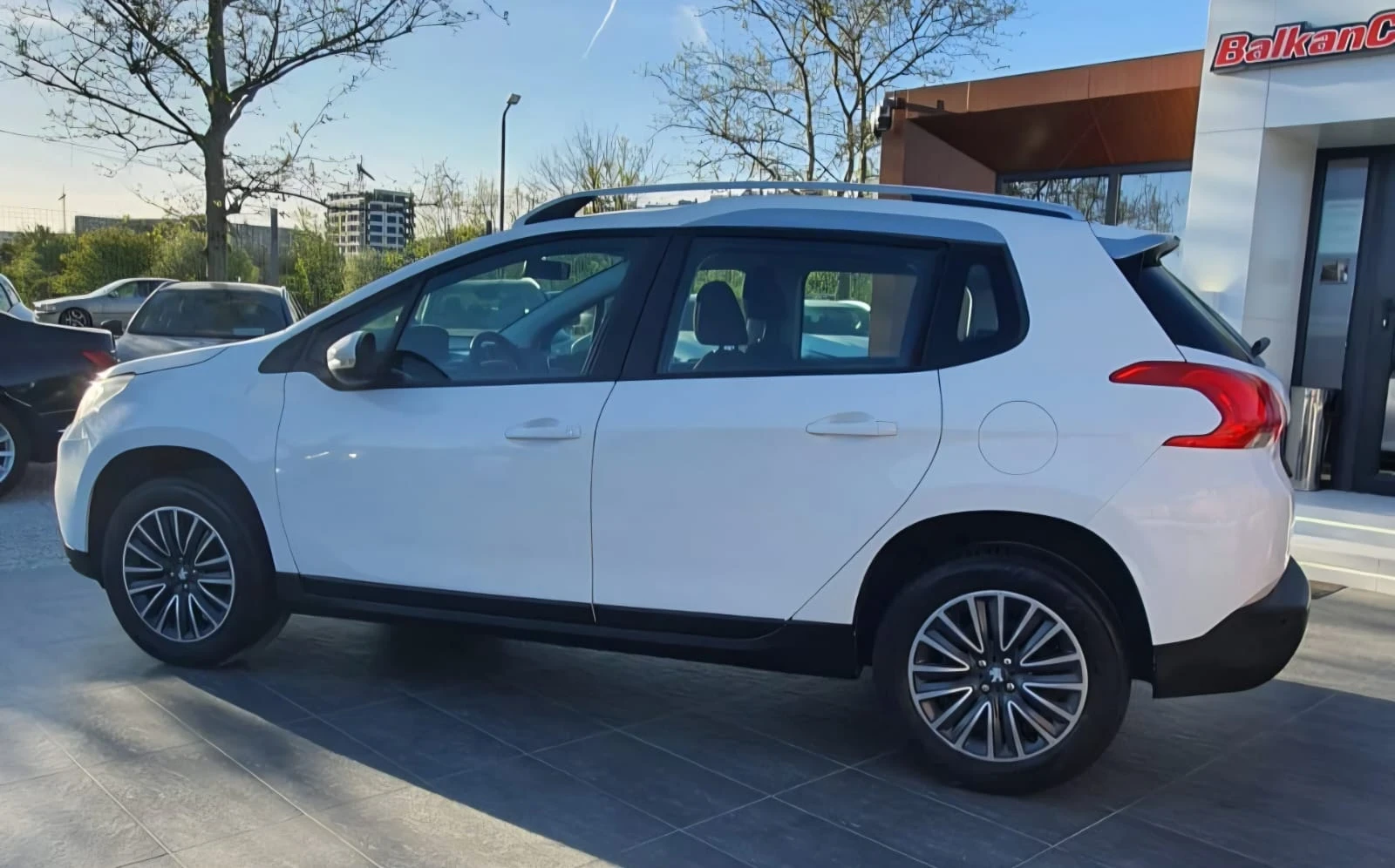 Peugeot 2008 1.2i Pure Tech 97хил.км!, снимка 3 - Автомобили и джипове - 54338868