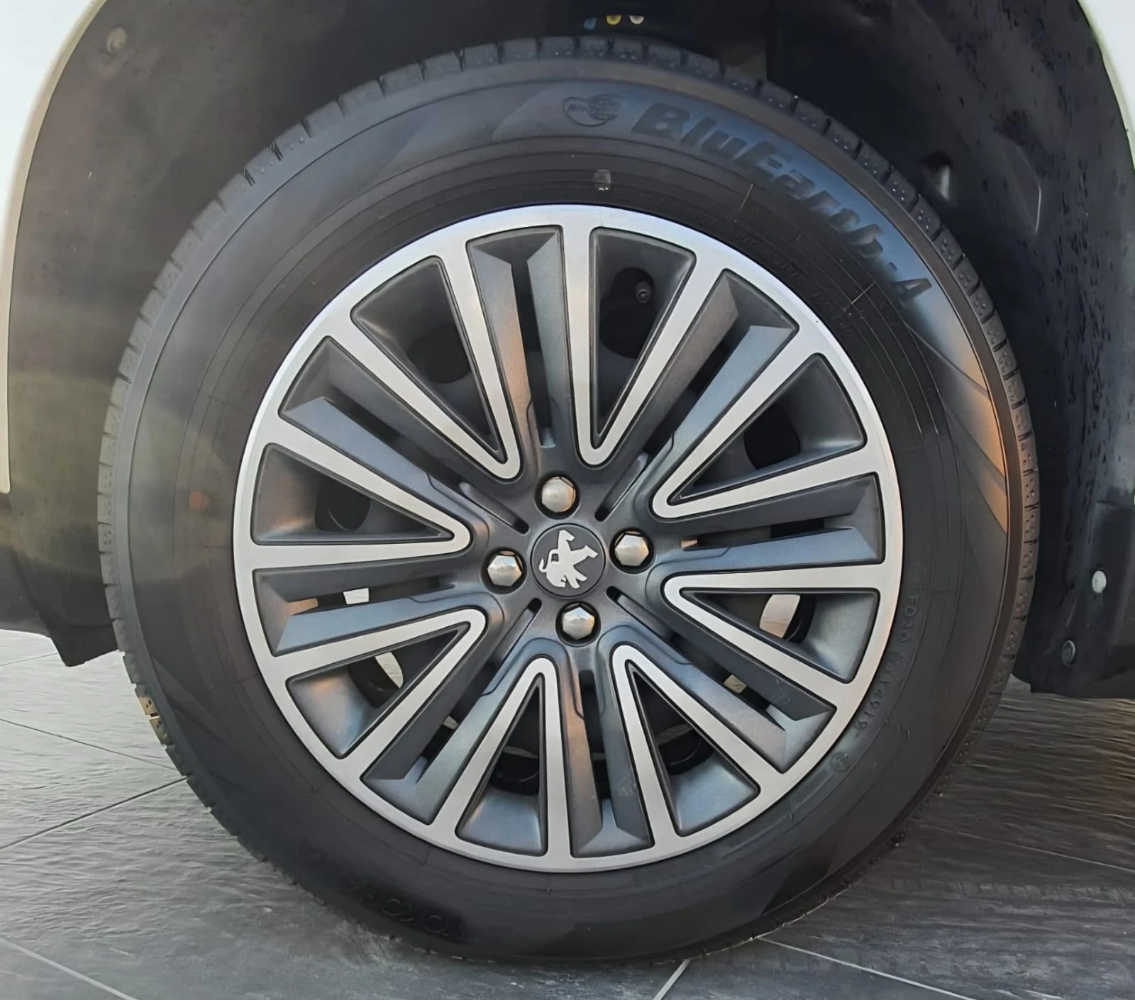 Peugeot 2008 1.2i Pure Tech 97хил.км!, снимка 8 - Автомобили и джипове - 54338868