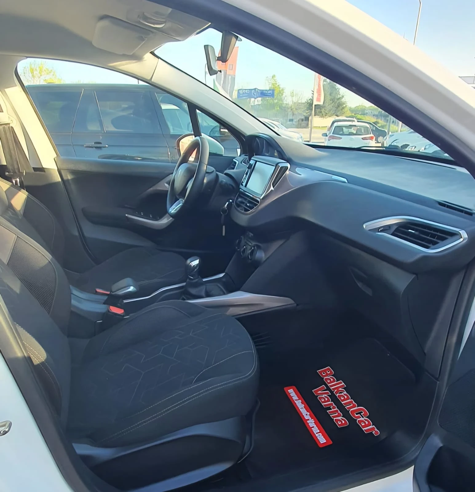 Peugeot 2008 1.2i Pure Tech 97хил.км!, снимка 11 - Автомобили и джипове - 54338868