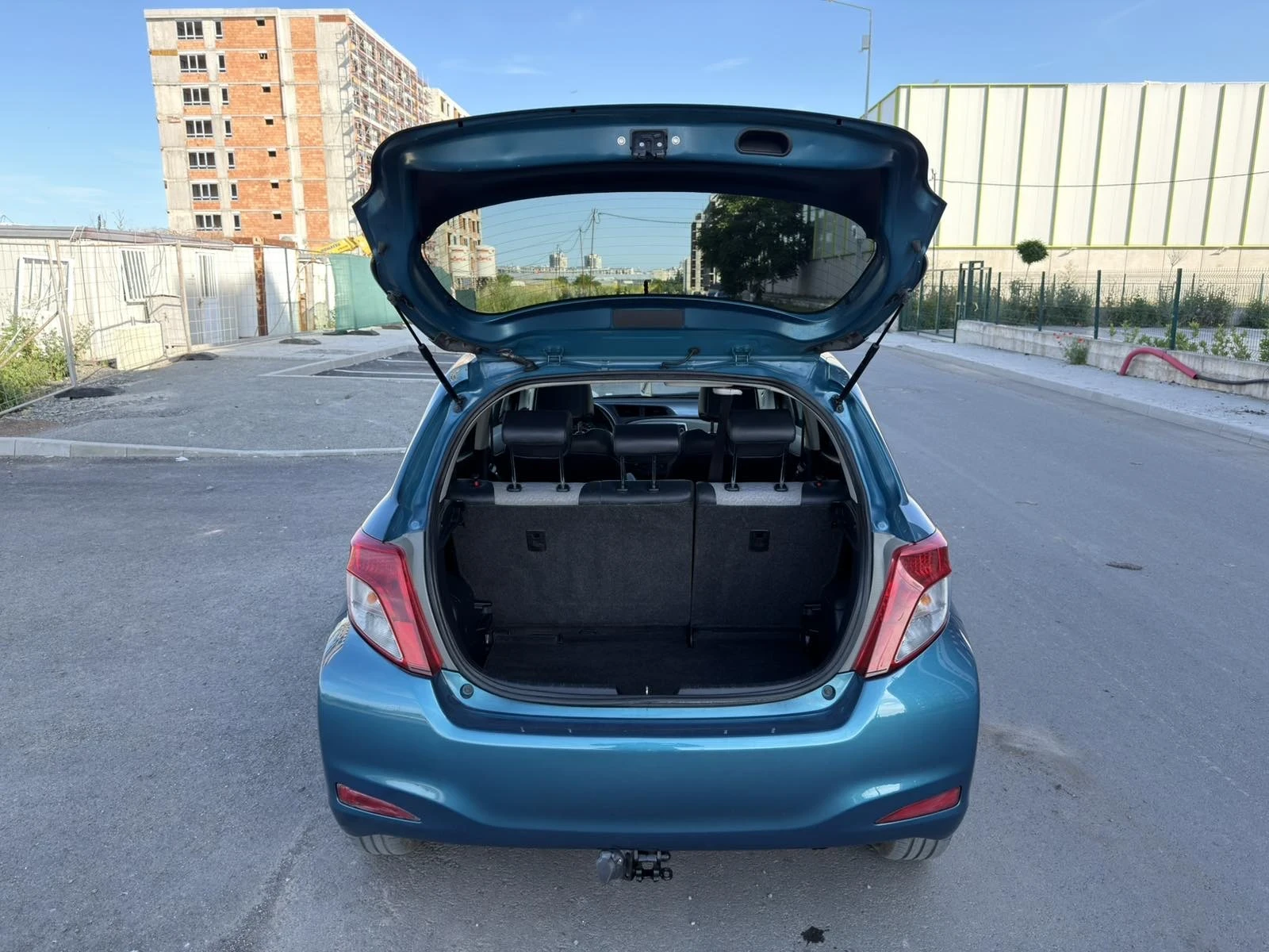 Toyota Yaris 1.3i Swiss, снимка 8 - Автомобили и джипове - 54825634