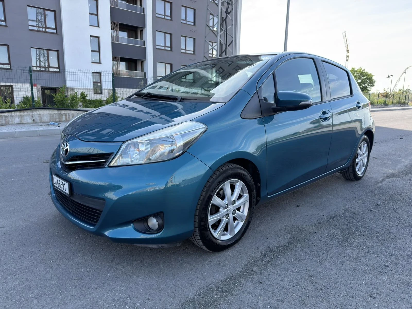 Toyota Yaris 1.3i Swiss, снимка 2 - Автомобили и джипове - 54825634