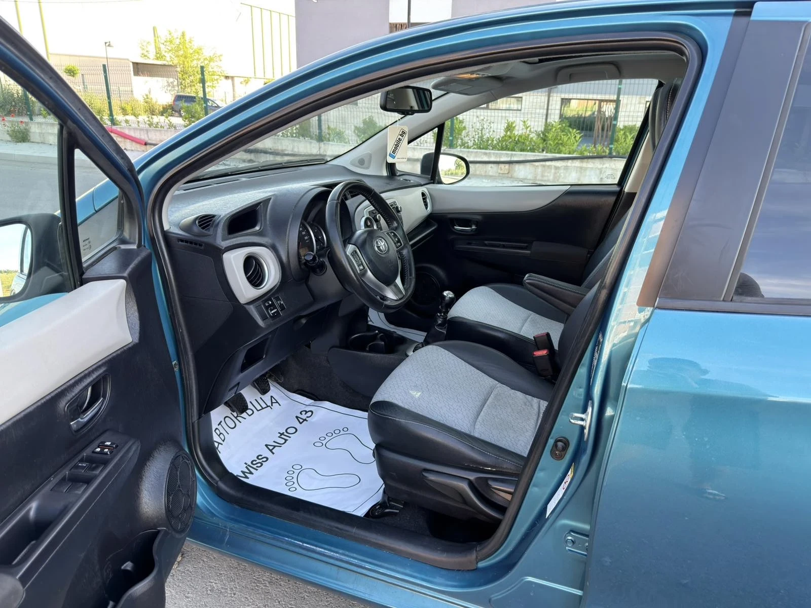 Toyota Yaris 1.3i Swiss, снимка 9 - Автомобили и джипове - 54825634