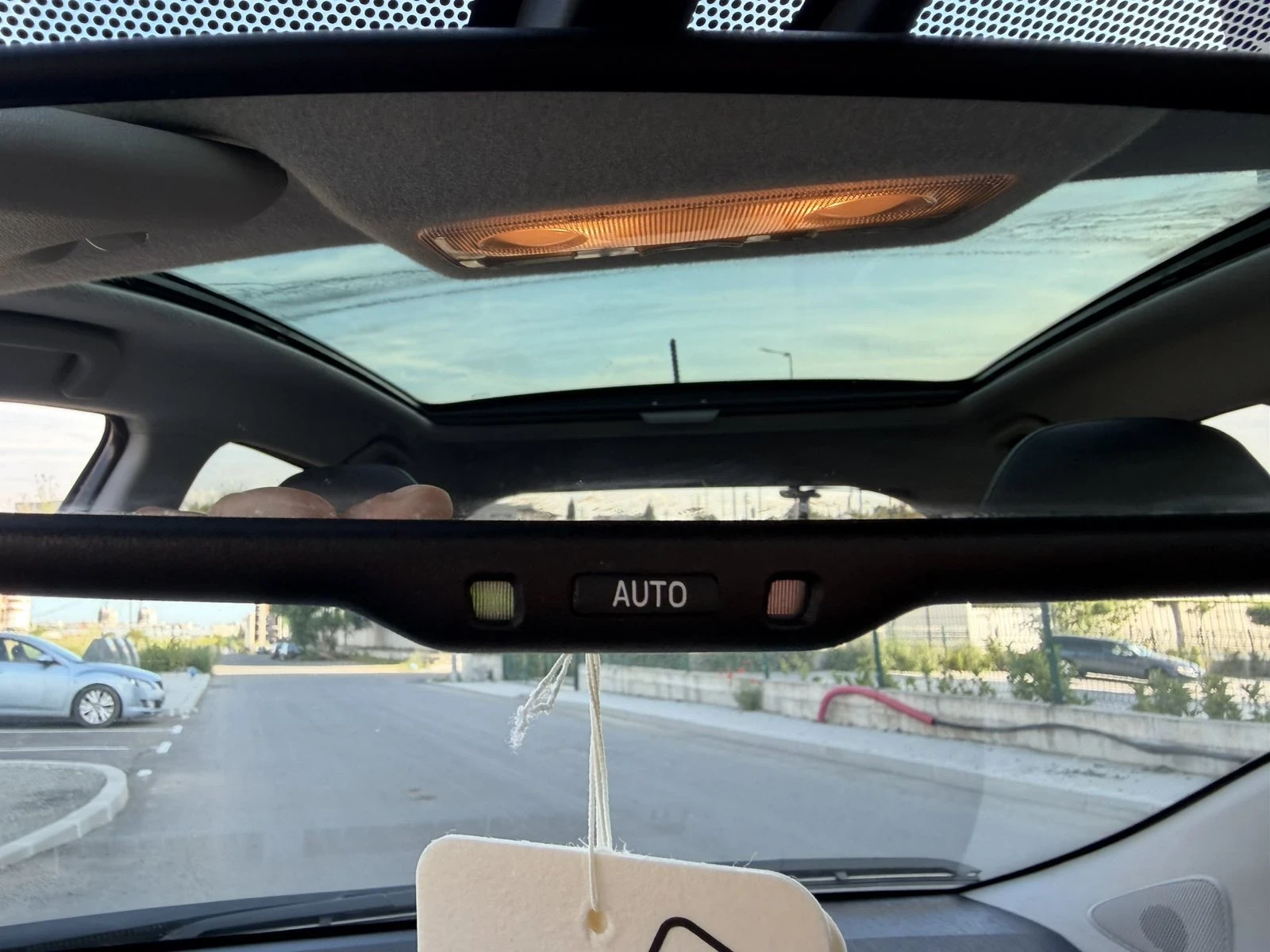 Toyota Yaris 1.3i Swiss, снимка 12 - Автомобили и джипове - 54825634