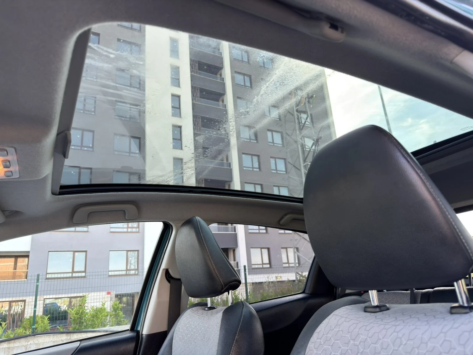 Toyota Yaris 1.3i Swiss, снимка 11 - Автомобили и джипове - 54825634