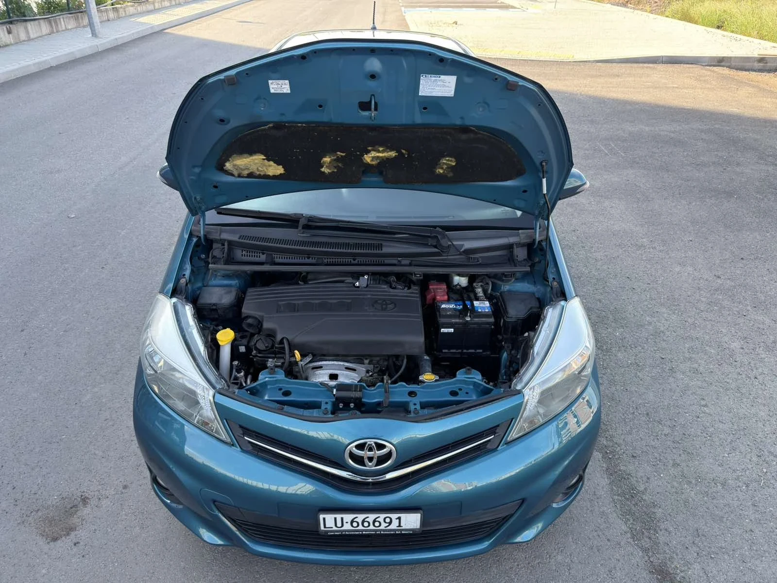 Toyota Yaris 1.3i Swiss, снимка 4 - Автомобили и джипове - 54825634