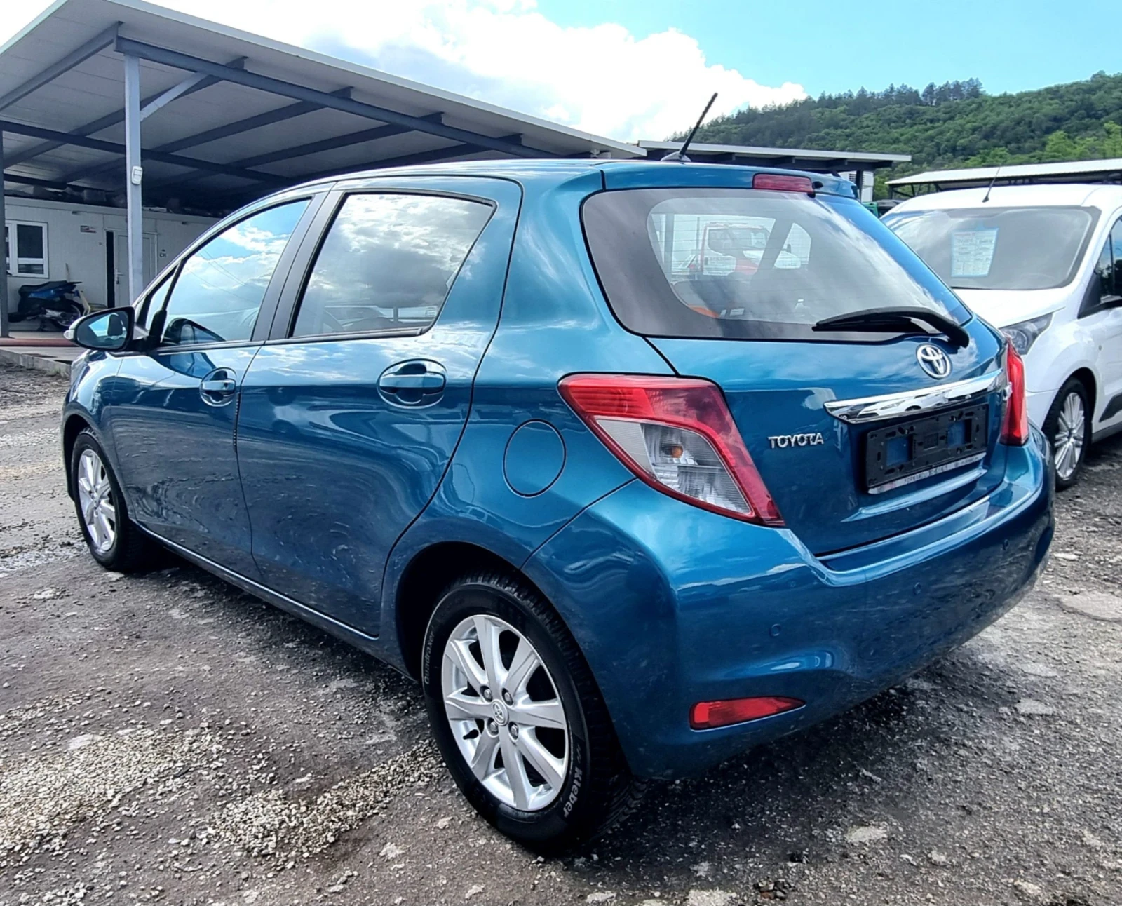 Toyota Yaris 1.33i 99k.c., снимка 4 - Автомобили и джипове - 55222110