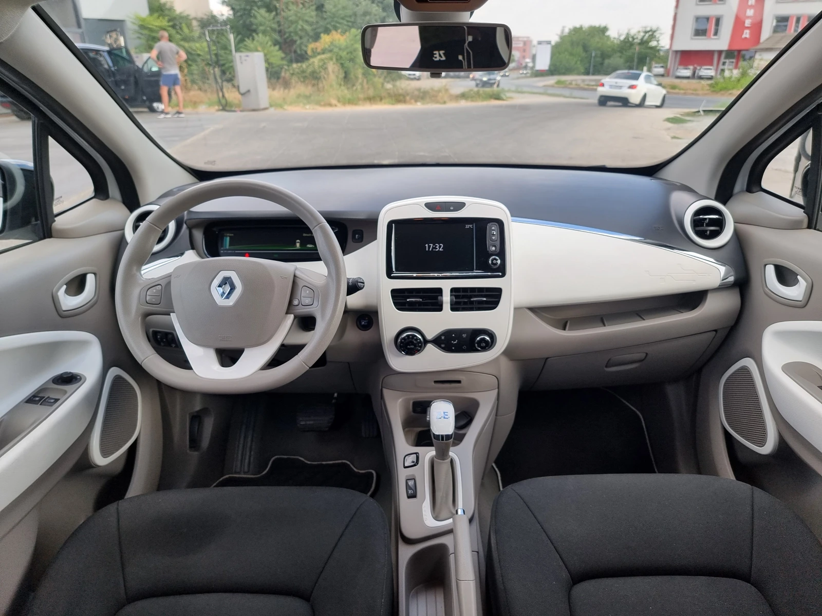 Renault Zoe R240, снимка 10 - Автомобили и джипове - 55674556