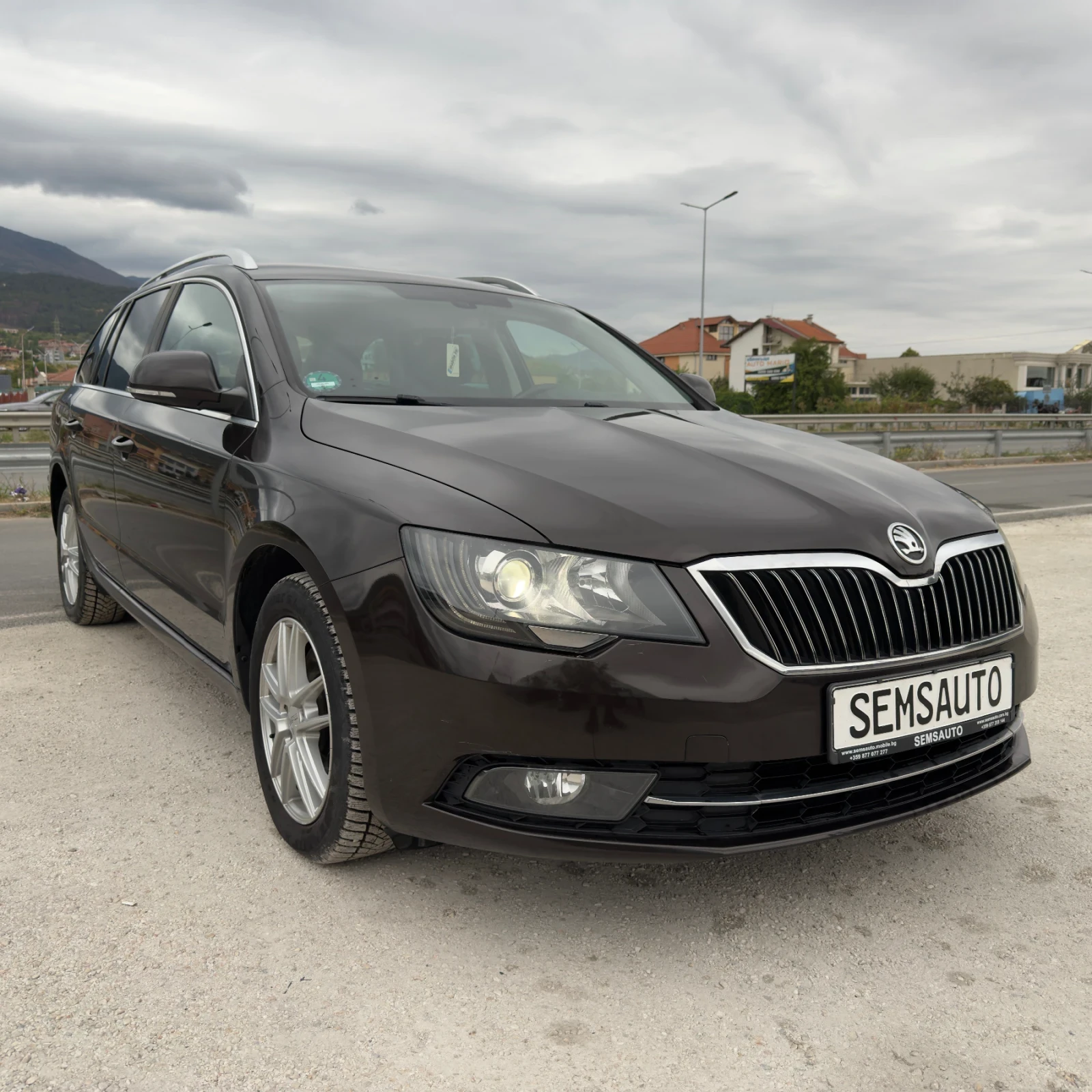 Skoda Superb 2.0TDI* *  170к.с * 4X4* DSG, снимка 3 - Автомобили и джипове - 56258649