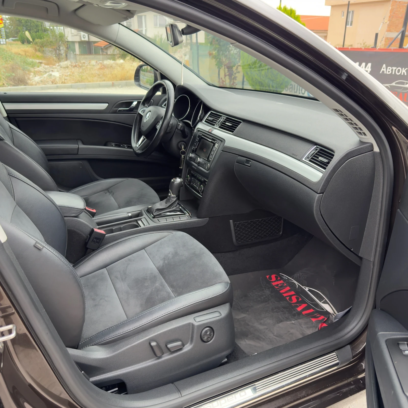 Skoda Superb 2.0TDI* *  170к.с * 4X4* DSG, снимка 11 - Автомобили и джипове - 56258649
