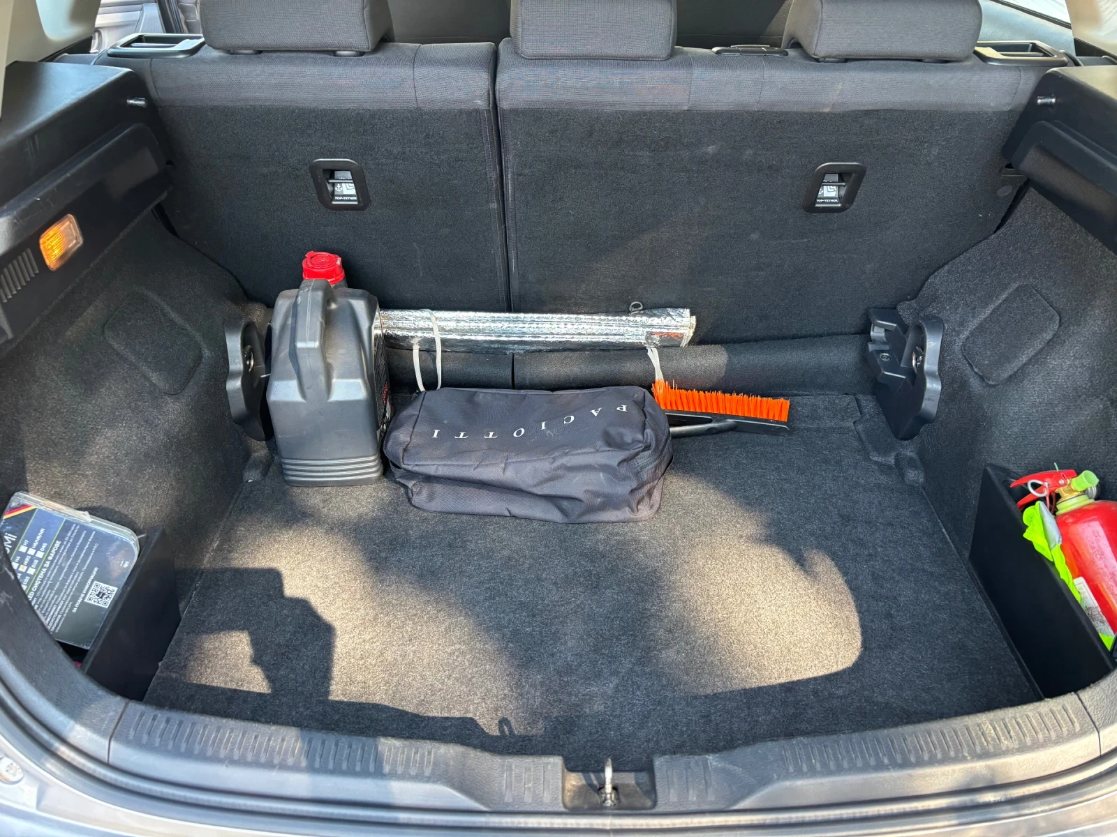 Toyota Auris, снимка 16 - Автомобили и джипове - 56315374