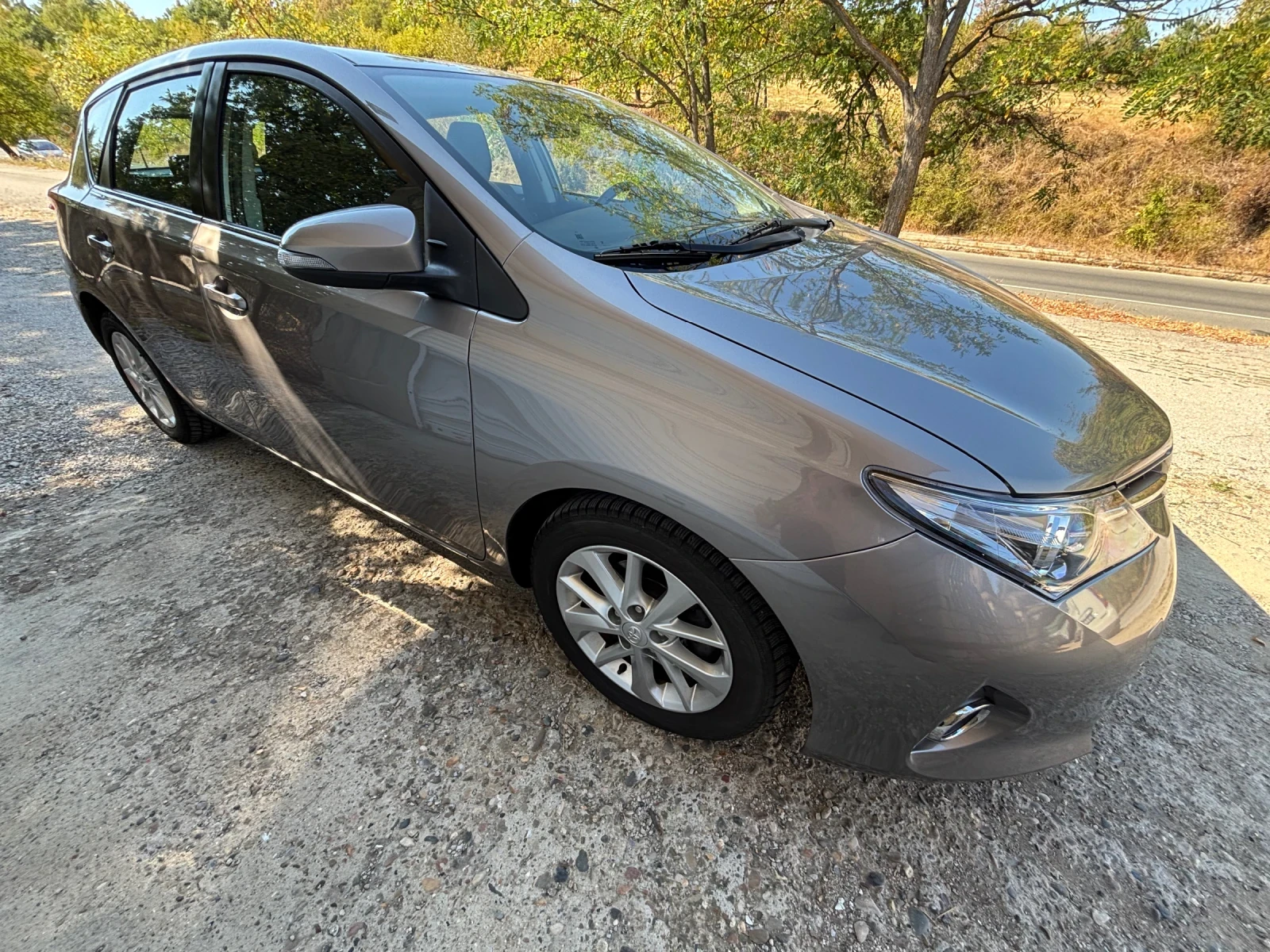 Toyota Auris, снимка 5 - Автомобили и джипове - 56315374