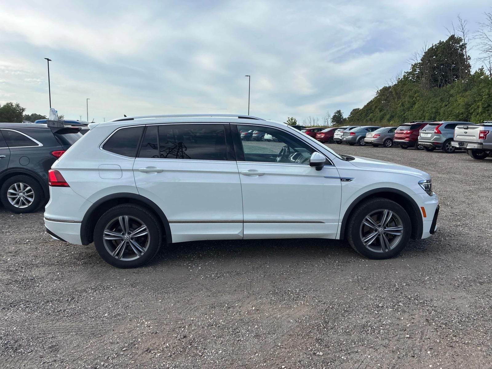 VW Tiguan * Highline * CARFAX * БЕЗ ПЪРВОНАЧАЛНА ВНОСКА, снимка 3 - Автомобили и джипове - 56001784