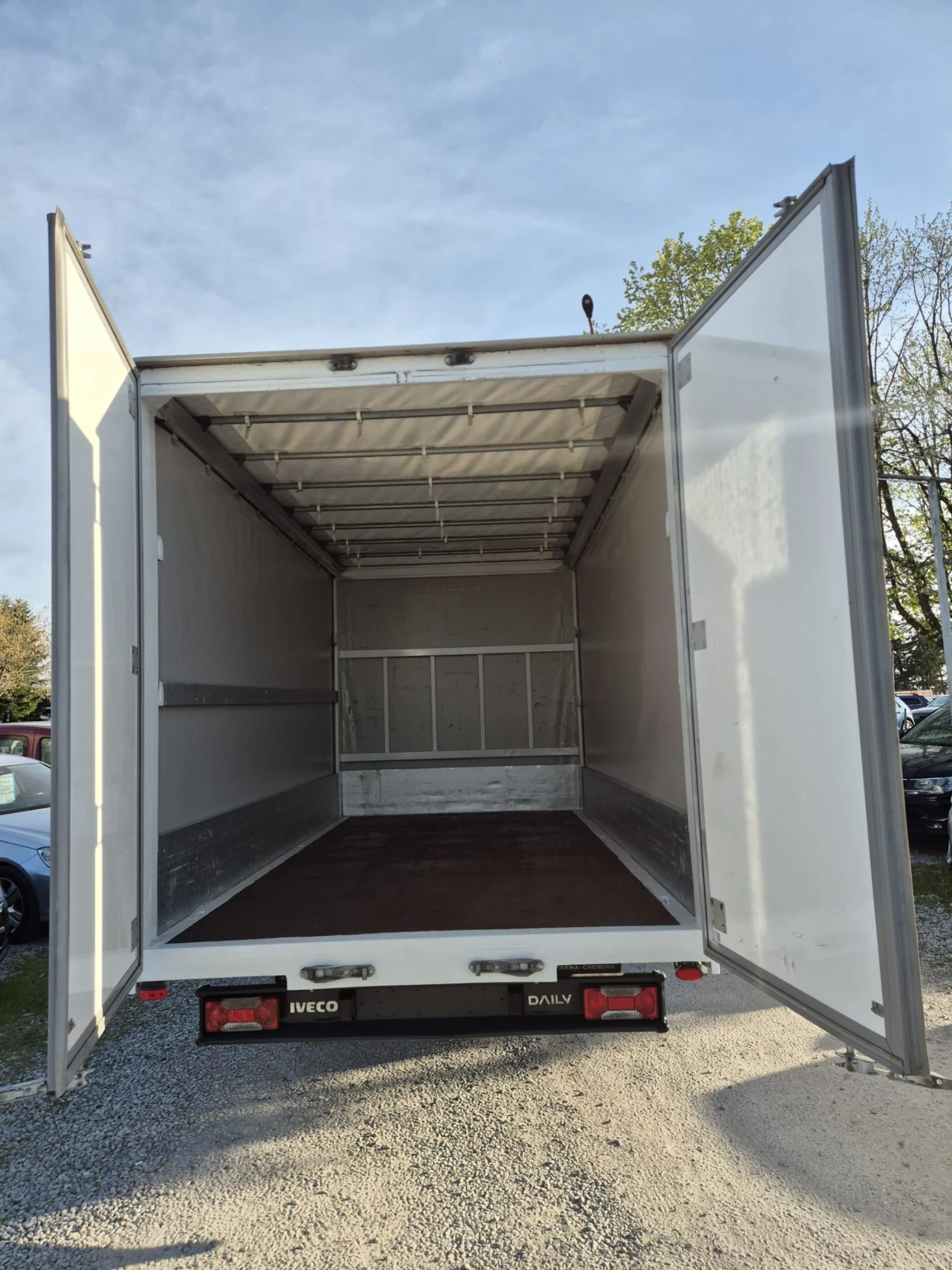 Iveco Daily 2.3-150k.c, снимка 9 - Бусове и автобуси - 53366558