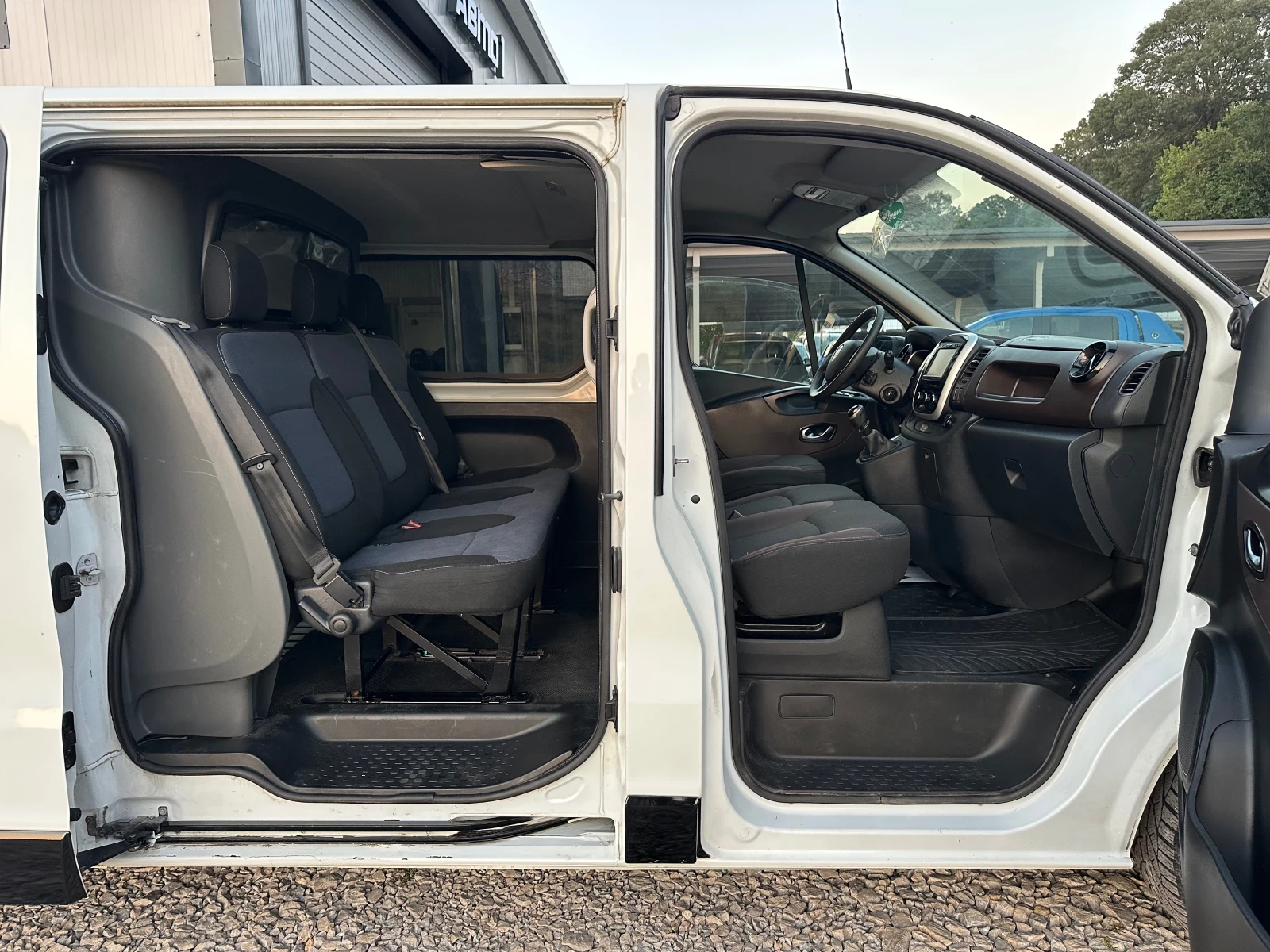 Renault Trafic 2.0DCI MAXI 6 МЕСТА НАВИ КЛИМАТИК, снимка 12 - Бусове и автобуси - 55633890