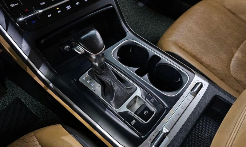 Kia Carnival, снимка 9 - Автомобили и джипове - 51957125