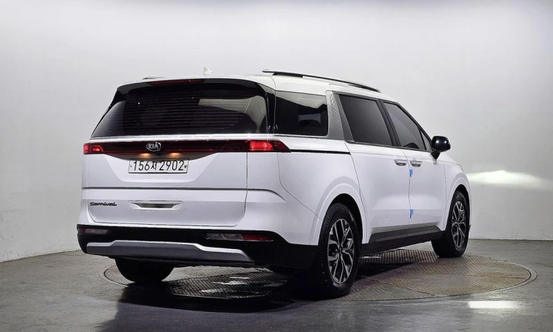 Kia Carnival, снимка 2 - Автомобили и джипове - 51957125